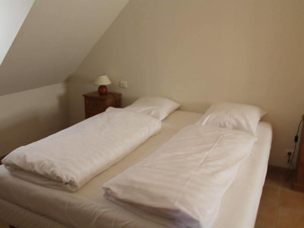 Maison D'Hotes Sainte Hune Appartements Юнавир Экстерьер фото